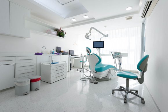 Contrat nettoyage et entretien de cabinet dentaire à Luzinay.
